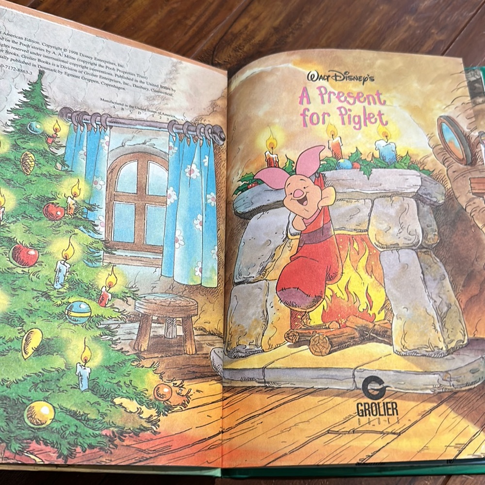 Vintage Disney Winnie the Pooh A Present for Piglet Hardcover Book - Picture 4 of 5